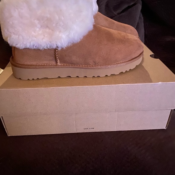 🎈SOLD🎈UGG CLASSIC MINI FLUFF - Picture 3 of 4